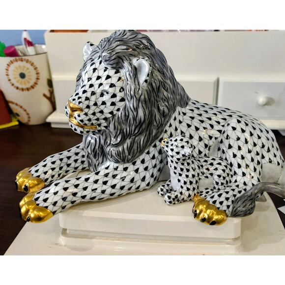 Herend "Kingdom Classic" 2002 Lion and Lamb Black Fishnet Pristine Gold Accents - Picture 1 of 11